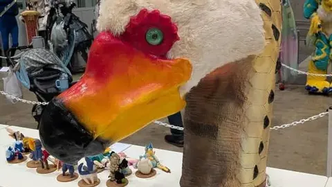 印尼羽毛球大师赛：伍家朗逆转世界第二晋级，吴英伦惜败李诗灃